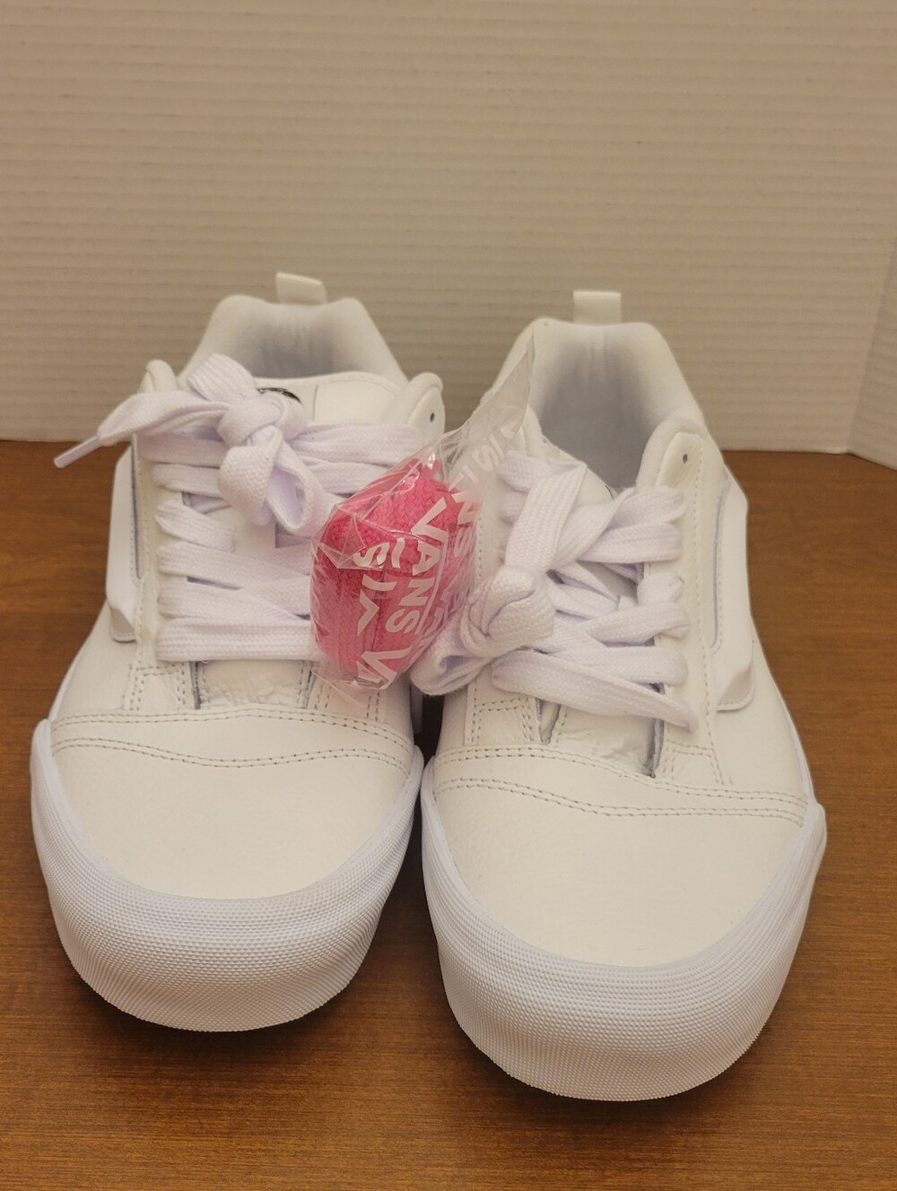 Vans Knu Skool White Low-Top Leather Sneakers. Size Mens 10.5/women 12. NEW